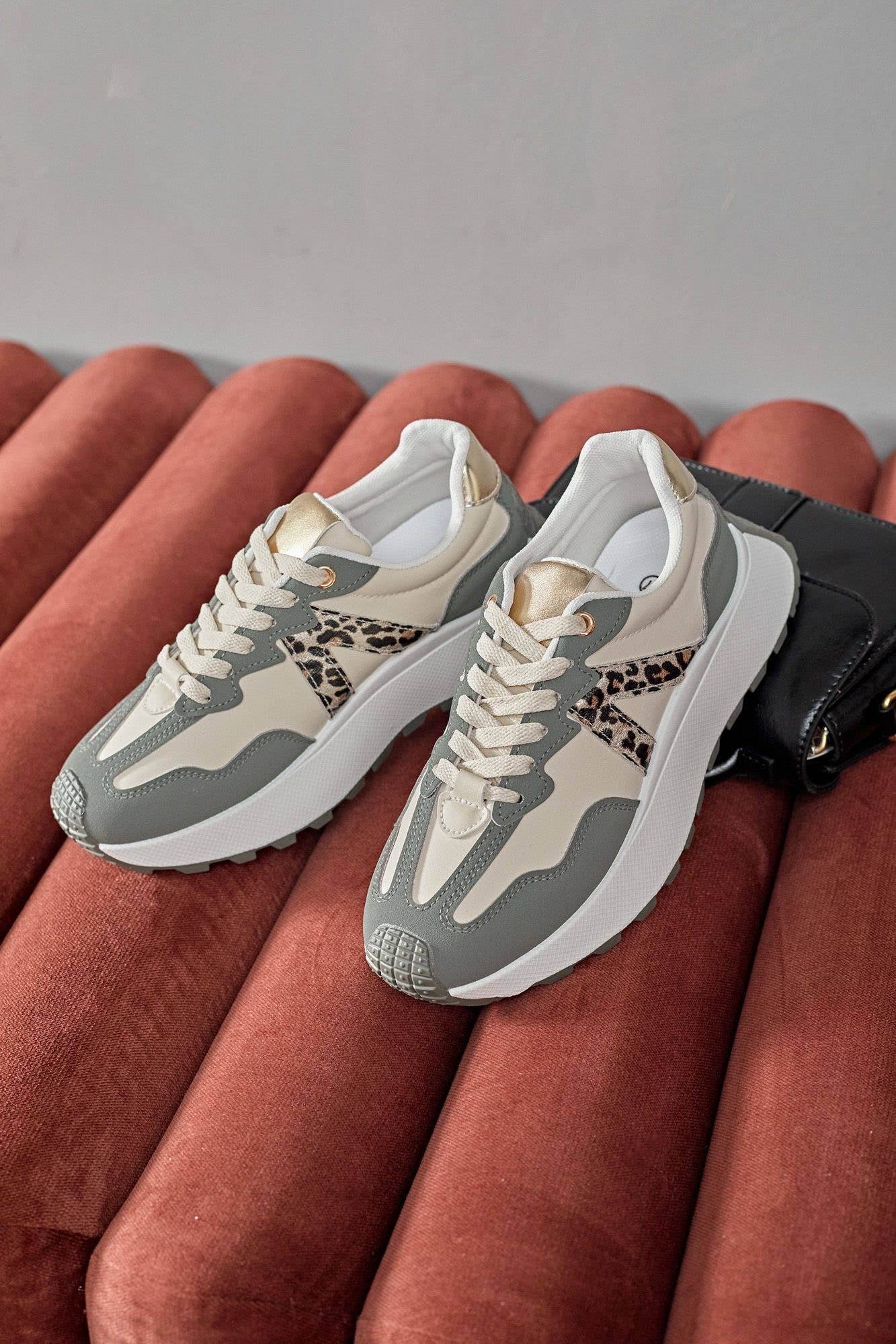 SWEET MAGIC MODA Y COMPLEMENTOS - Wholesale Athletic Sneakers - Unisex - FAUX LEATHER COMBINATION SNEAKER 2