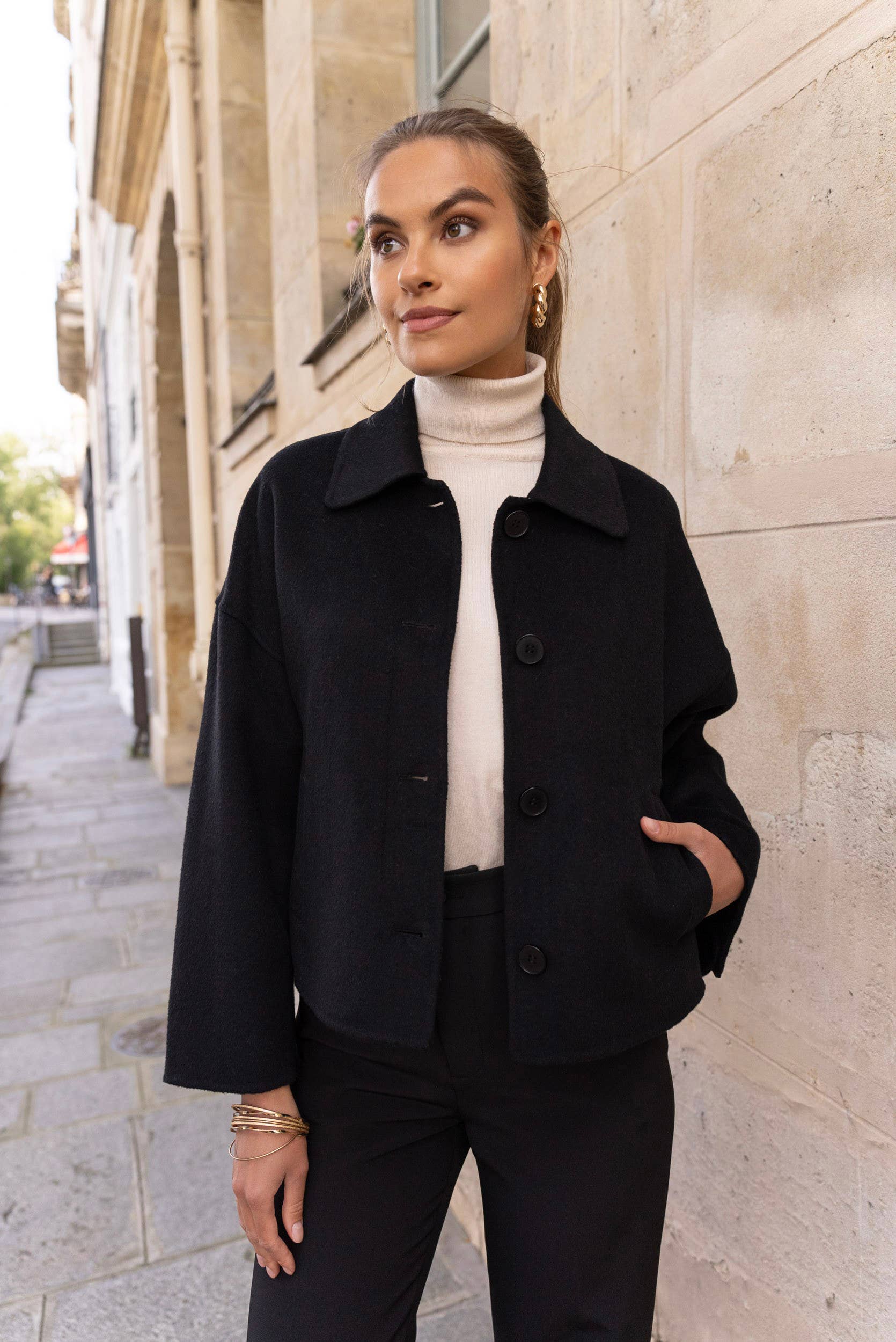 Attentif Paris - Vendita all'ingrosso Cappotto - Donna - Cappotto corto oversize artigianale in misto lana6