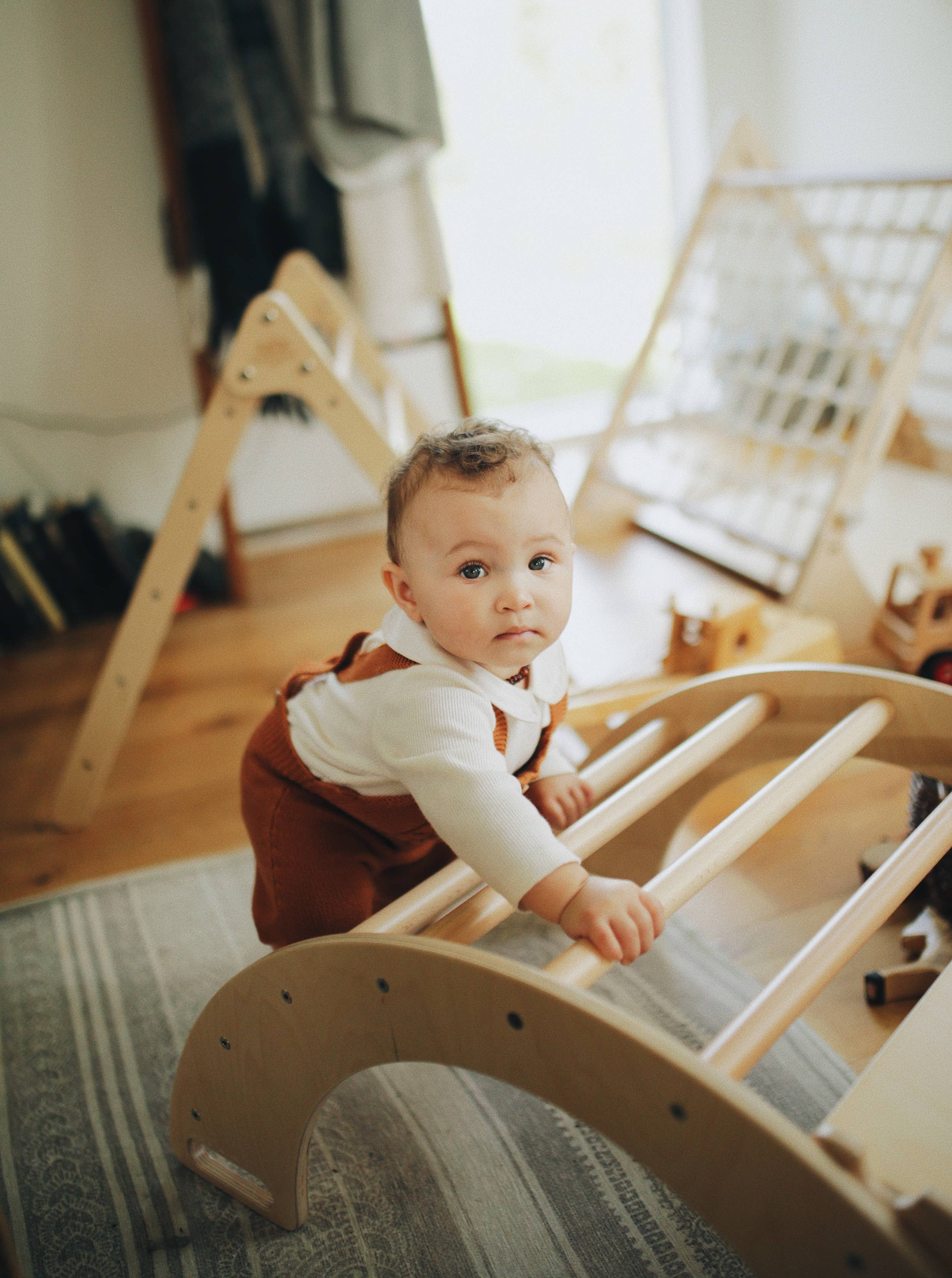 Kinderfeets, INC. - Vente Jouet en bois – enfant - Arche à bascule et à grimper Pikler1