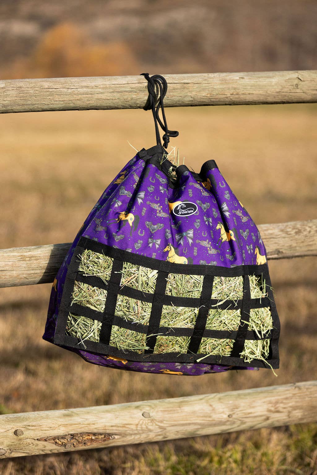 Schulz Equine - Vente Équipement d’équitation - Sac à foin Happy Trailer en nylon 600D résistant21