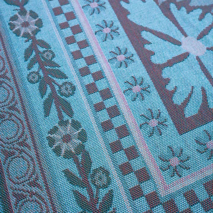 Salty Aura - Wholesale Throw blanket - The Dahlia Rug11