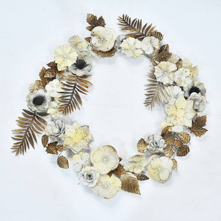 Lila Rasa – wholesale Wreath – RUSTIC WHITE WREATH WITH GREEN LEAVES