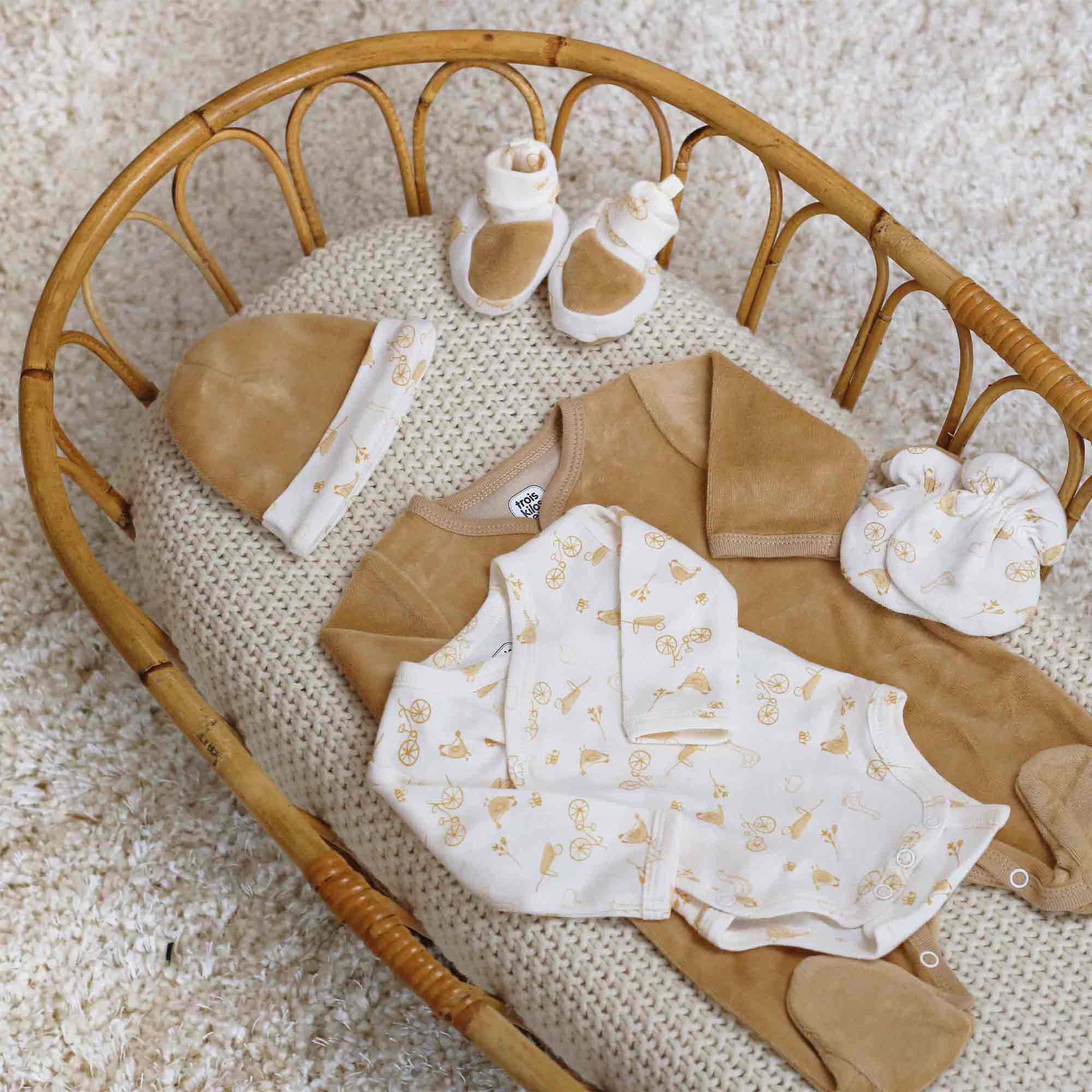 Trois kilos Sept – Großhandel Bekleidungsset – Baby – Caramel Baby-Set für Neugeborene 1 Monat0