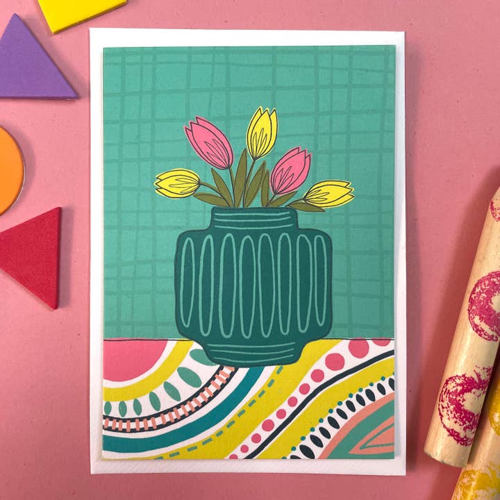 Carte de vase rétro en forme de tulipes pour la vente par Anna Treliving Design
