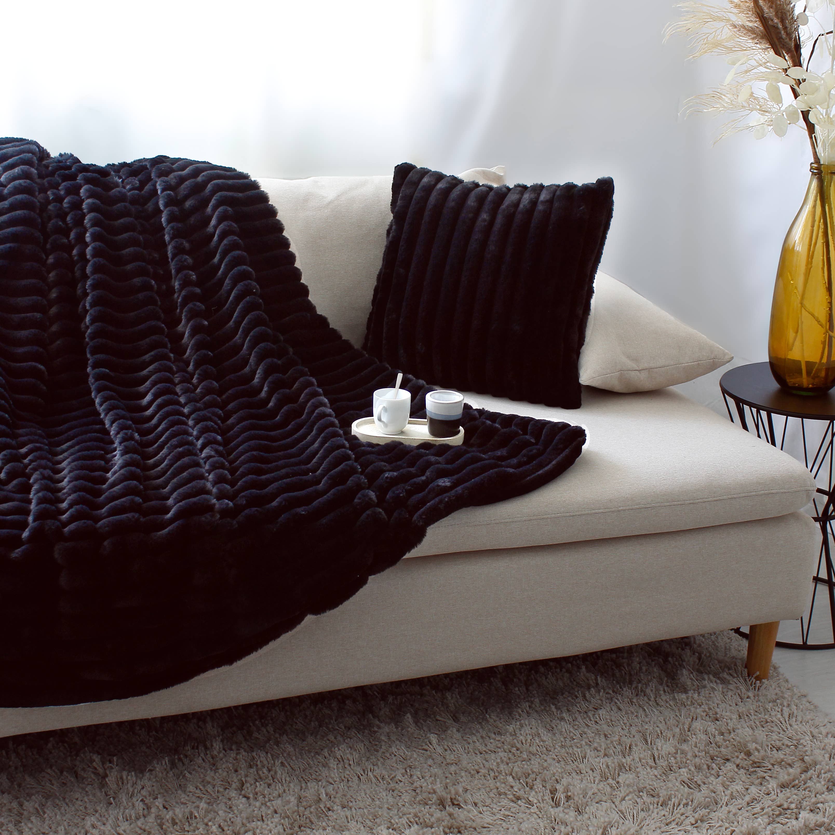 DECOSTARS - CmaDECO - Wholesale Throw/Decorative Pillow - Square cushion, ribbed faux fur, 40x40cm, Matisse8