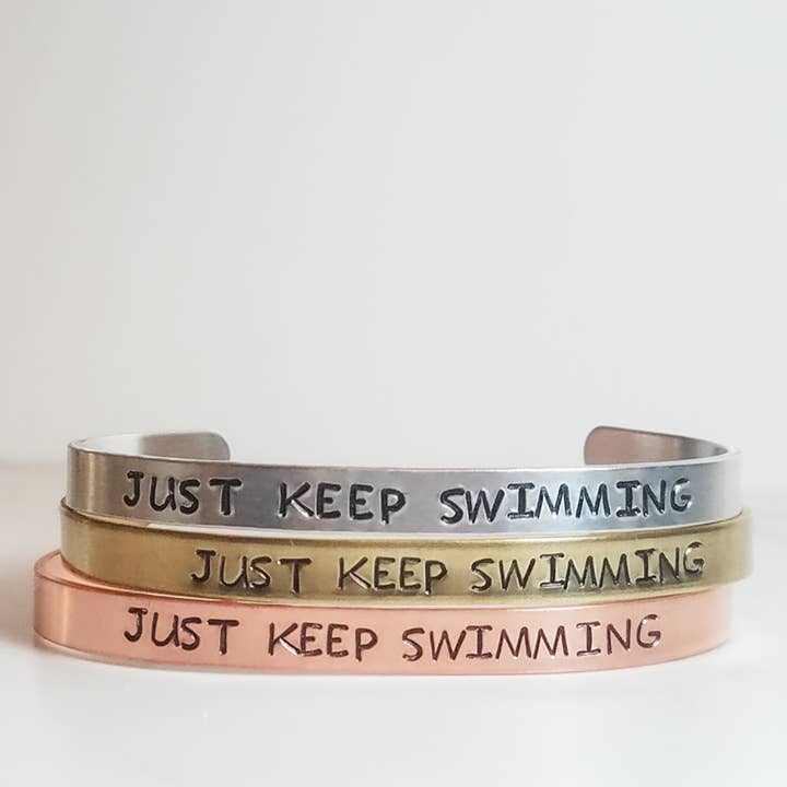 Bracelet de natation Just Keep, bracelet manchette, bracelet estampillé pour la vente par MKayAccessories