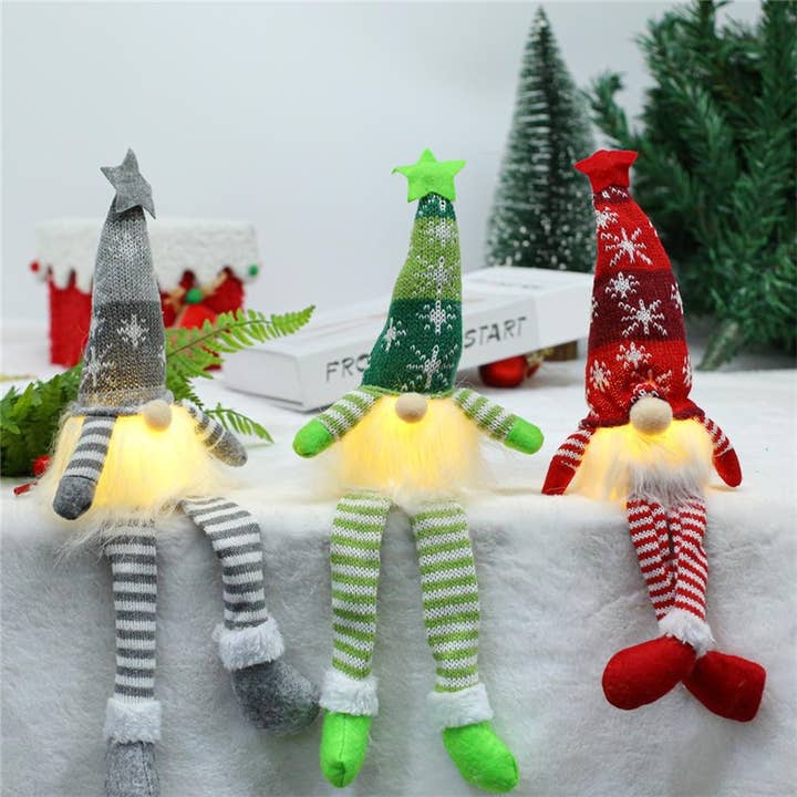 FurDecoration – Großhandel Verzierung – Weihnachtsstrickmütze mit leuchtendem Rudolph-Ornament4