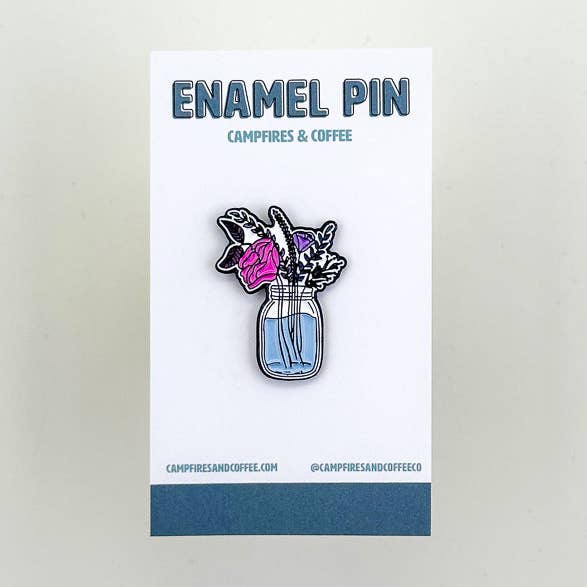 Spilla smaltata Subtle Pride Flowers per la vendita all'ingrosso da parte di Campfires & Coffee