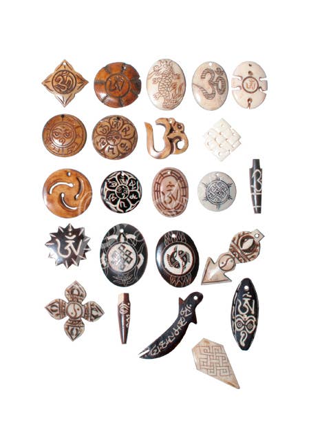 (ENSEMBLE DE 50) PENDENTIF - OS, MOTIFS TIBÉTAINS MIXTES (ENSEMBLE DE 50) pour la vente par Oceanic Linkways Inc