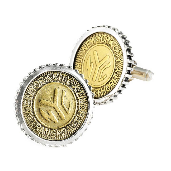Grand bouton de manchette NYC Authentic Subway Token en argent sterling pour la vente par Cynthia Gale New York