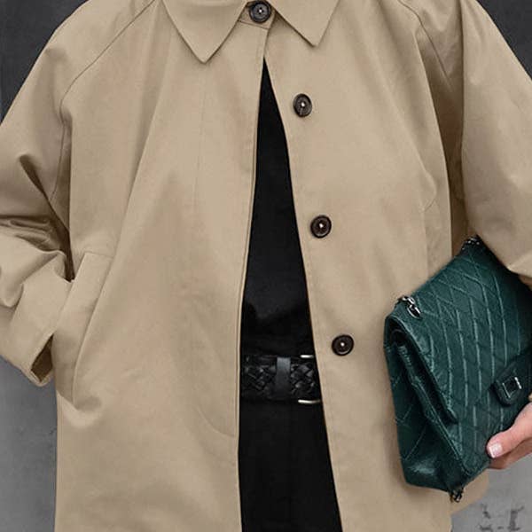 Vêtements d'extérieur à manches longues et poches amples boutonnées à revers pour la vente par Sheer Trend