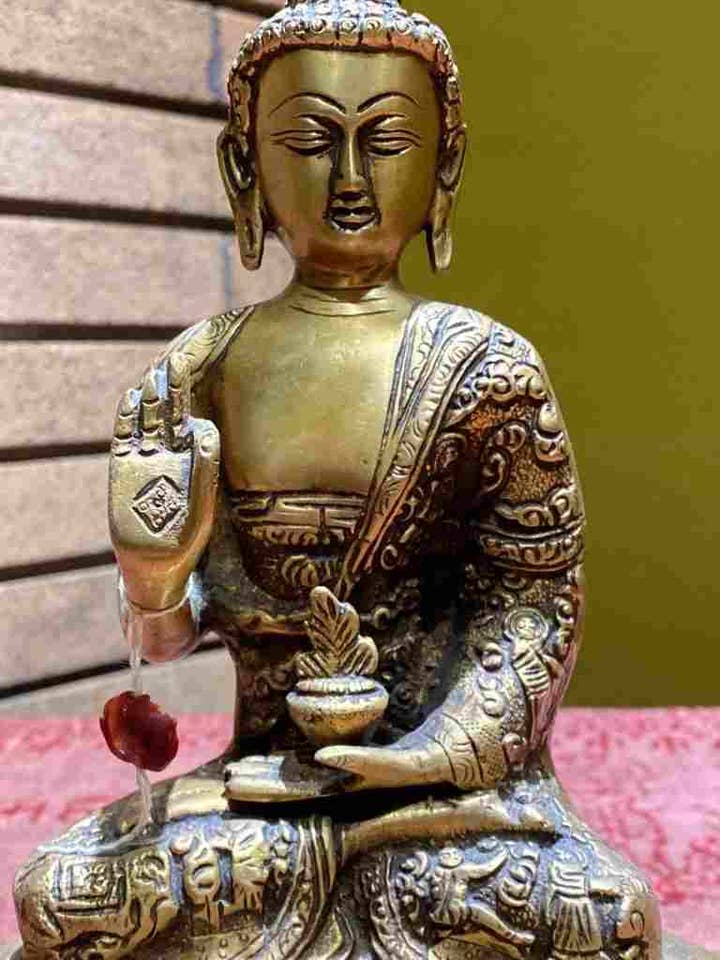 Statue en cire perdue en laiton de Vitarka (enseignement) du Bouddha Mudra (L) pour la vente par Katmandu Trading Co.