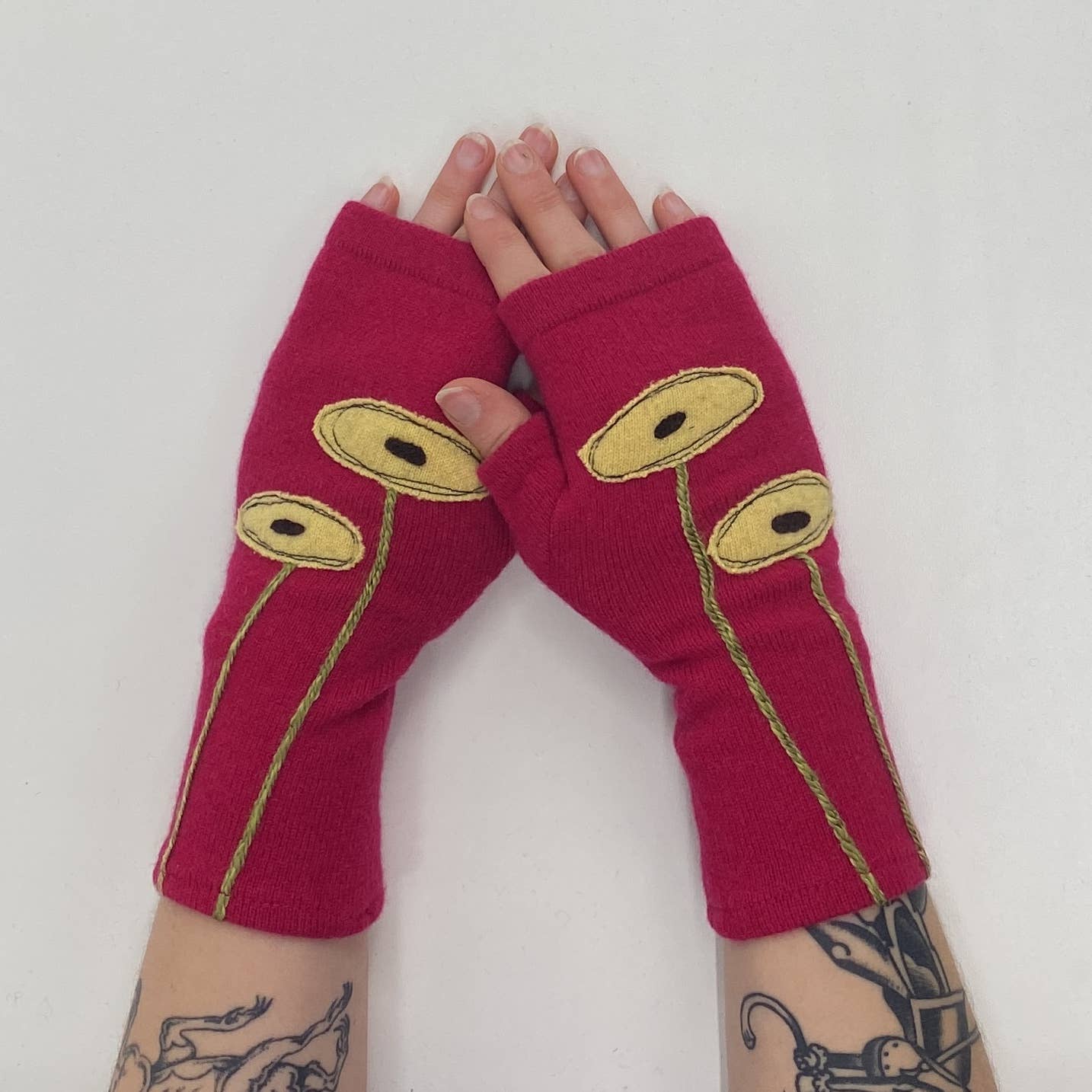 Sardine Clothing Co. - Venta al por mayor Guantes - Mujer - Guantes sin dedos de cachemir con diseño ovalado de amapola6