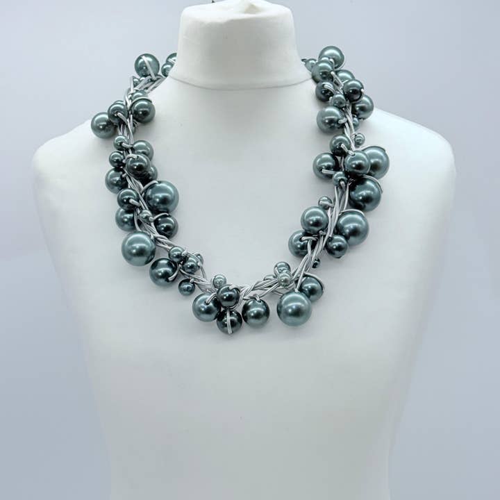 Jianhui London - Wholesale Beaded/pearl necklace - 3 Strands Faux Pearls on Rubber Necklaces8