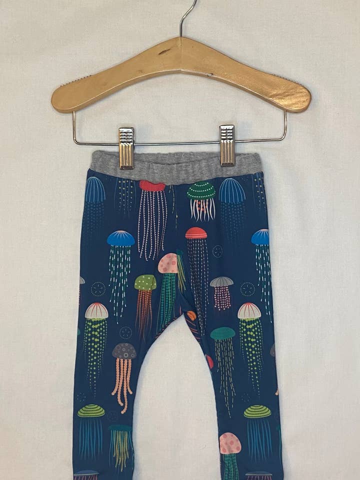 Leggings met kwallen voor kinderen voor wholesale door Barrel and a Heap