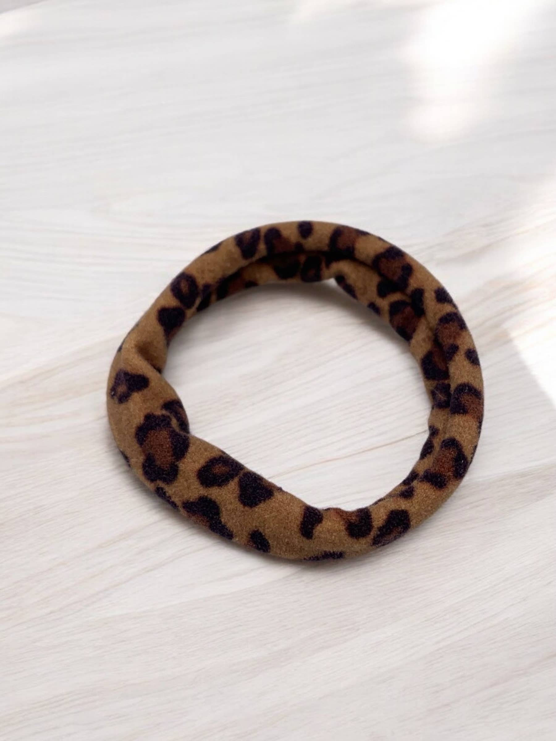 BYREN | ÉLINE L'ATELIER - Vendita all'ingrosso Scrunchie - Donna - Fascia per capelli con stampa animalier TT031