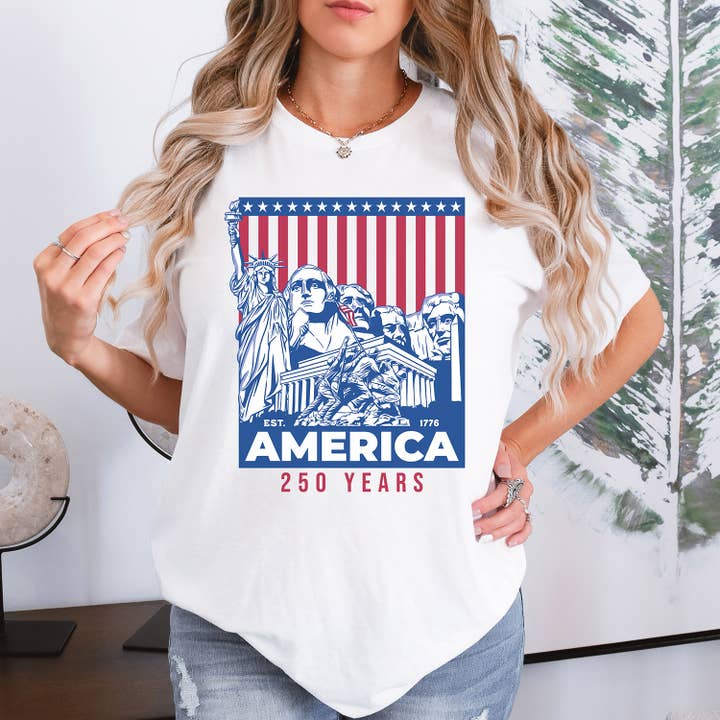 T-shirt graphique Monumental America 250 pour la vente par God And Glory Gifts