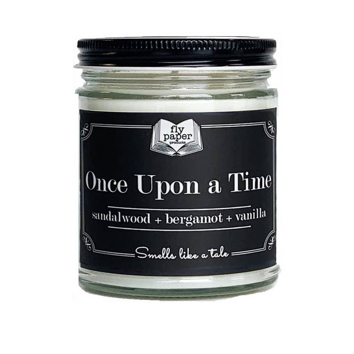 C'era una volta Candela da 9oz Sandalo + Bergamotto + Vaniglia per la vendita all'ingrosso da parte di Fly Paper Products