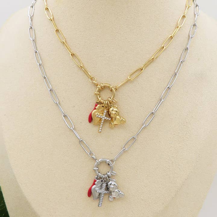 Daemon srls - Wholesale Pendant/Charm Necklace - LUCKY TEDDY ~ ACCIAIO INOSSIDABILE - Collana catena paperclip con ciondoli scaramantici, orsetto, cuore sacro e croce