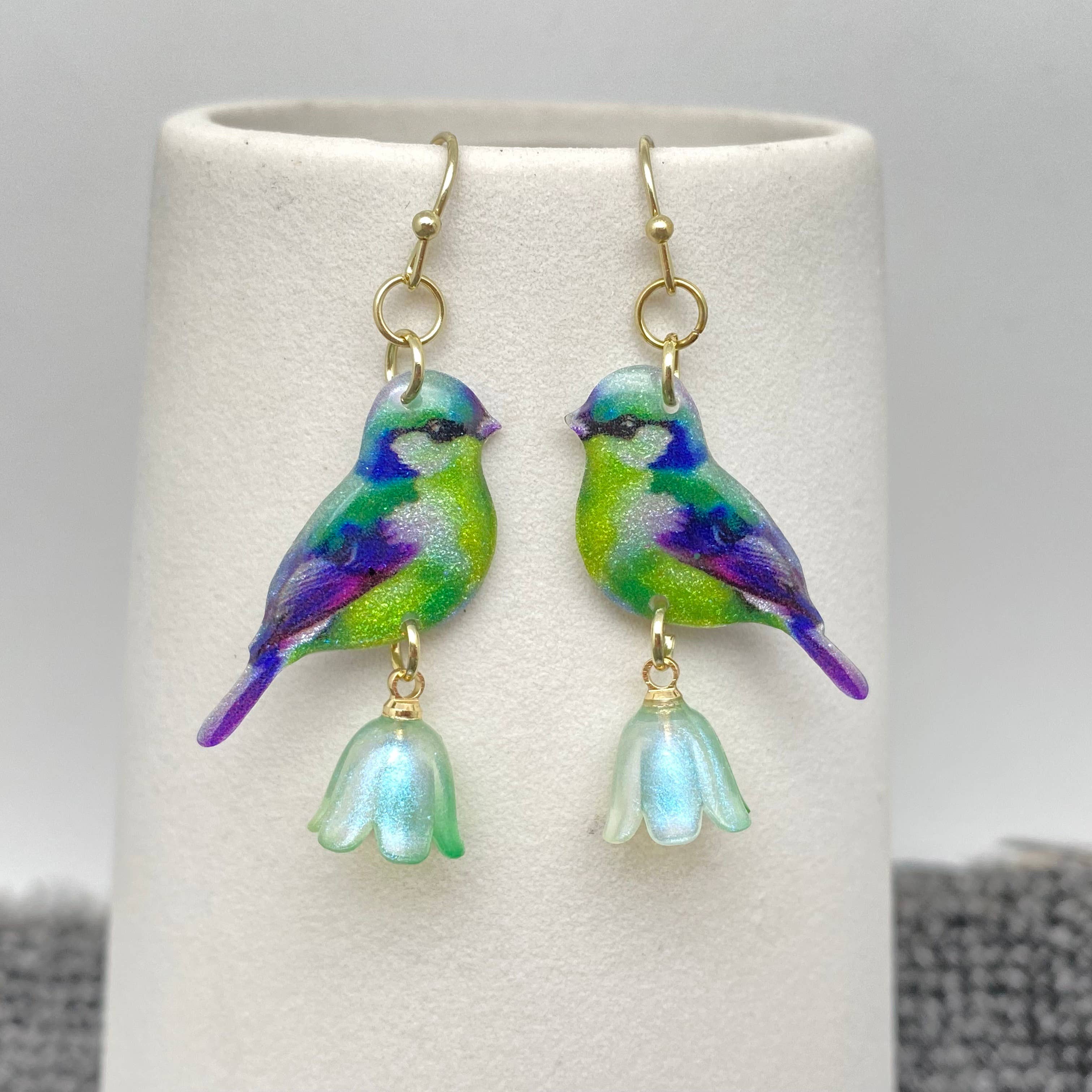 Mio Queena - Wholesale Dangle Earrings - Resin Birds Tit Picking Flowers Dangle Earrings1