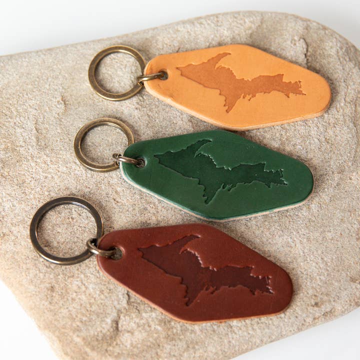 Nyckelring i läder - Upper Michigan UP Präglad för wholesale av Aura Design Co.