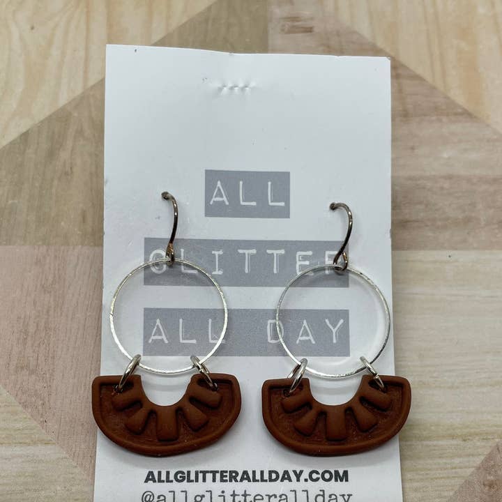 Sydney darling boho hoop dangle - Flera färger för wholesale av All GlitterAll Day