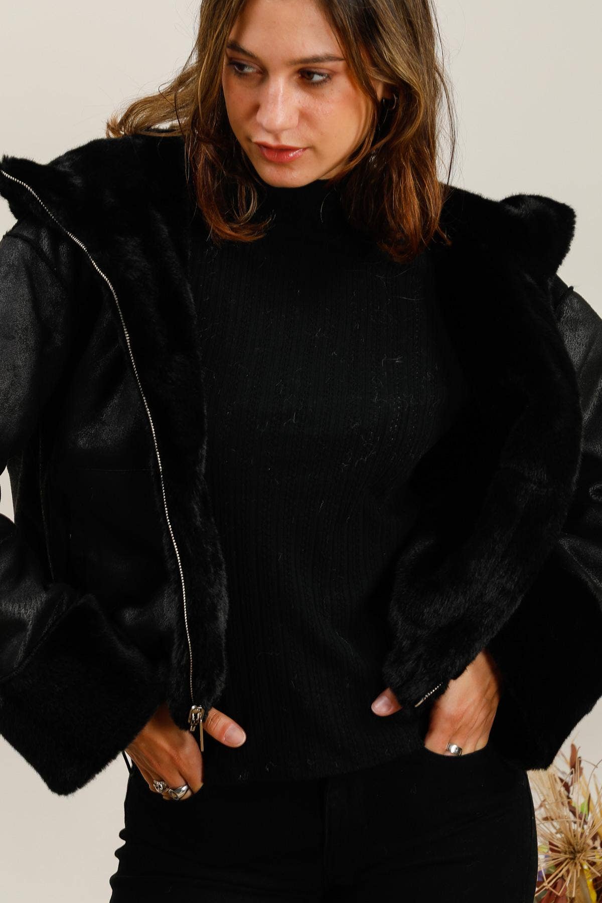 DIX-ONZE – Blusão - Mulher por atacado – Casaco Curto com Efeito de Camurça e Forro de Pele reversível5