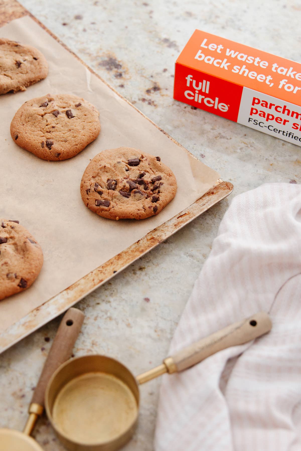 Full Circle Home - Wholesale Baking Sheet/Mat - FSC-Certified Parchment Paper Sheets1