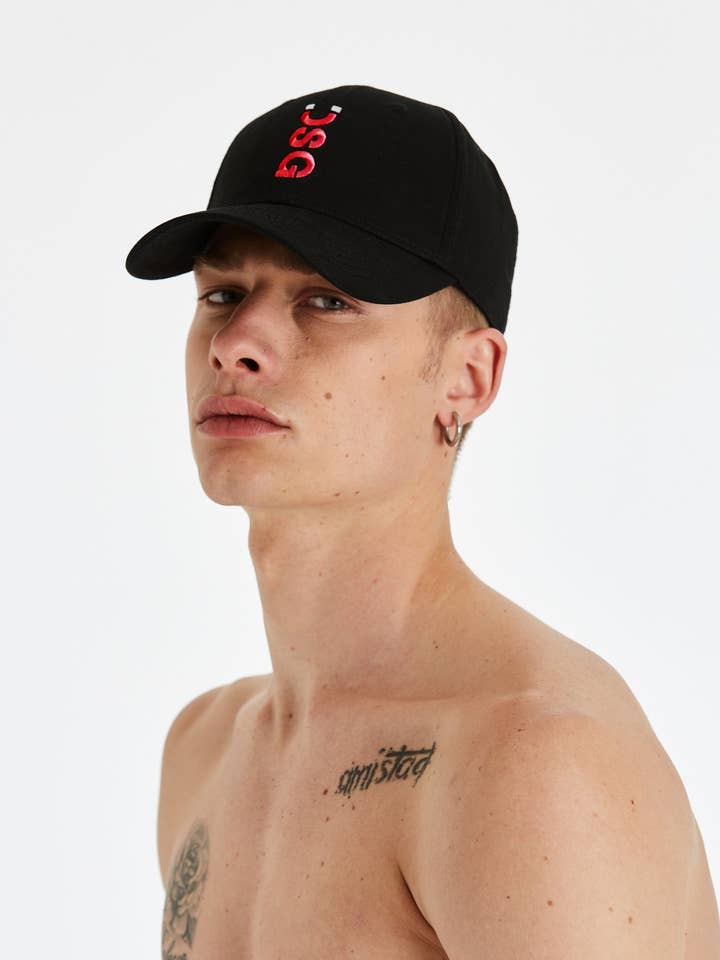 DSG SCHWARZ/ROT/WEISSE KAPPE für den Großhandel von DSG