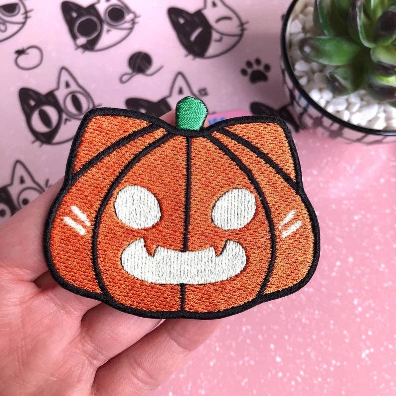 Black Cat Peeker Embroidered Applique Iron On Patch Halloween Trick or  Treat
