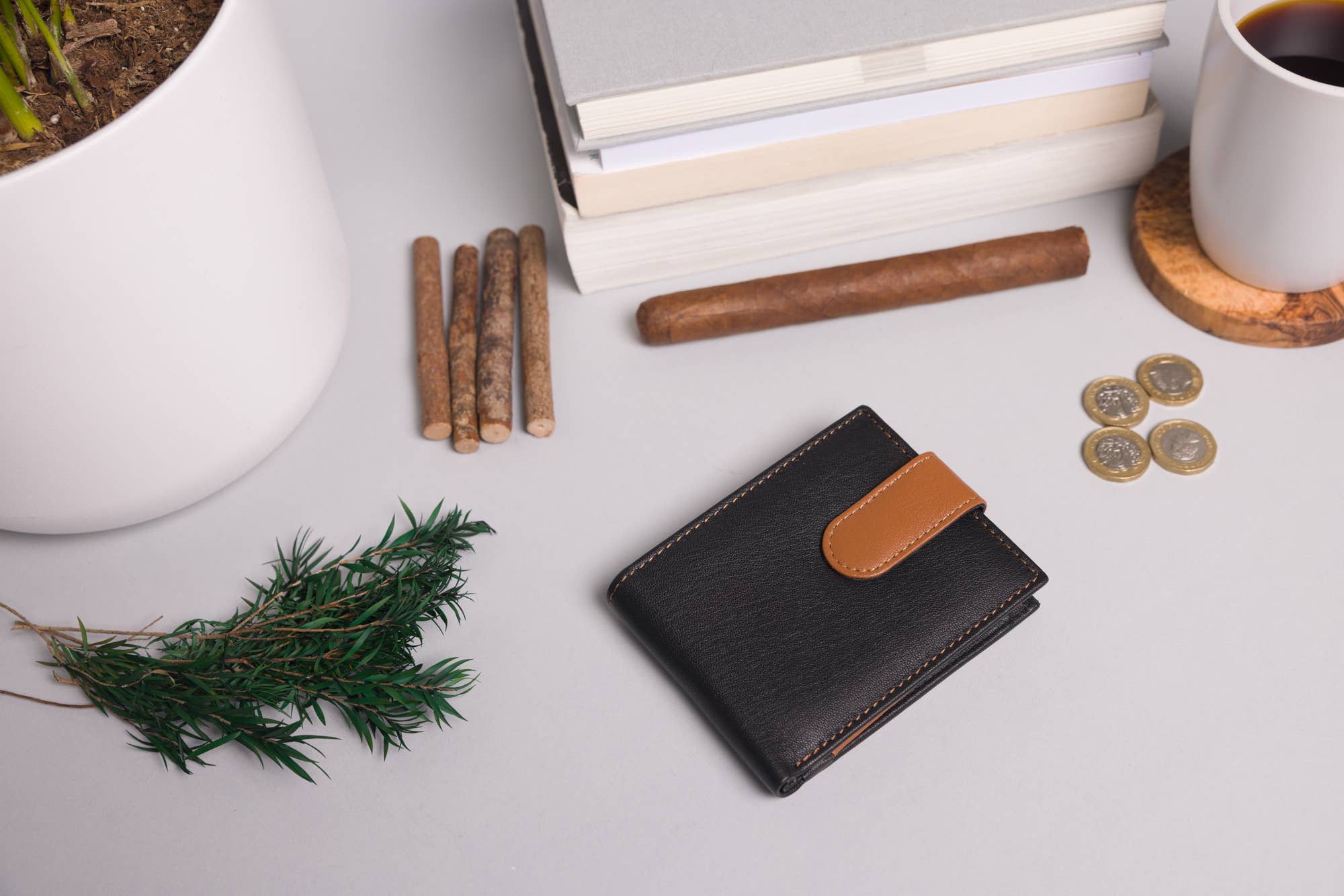 Redbrick – wholesale Wallet - Men’s – Biggs & Bane Men's Bifold Black & Tan Leather Wallet With Large External Coins Pocket With Gusset1