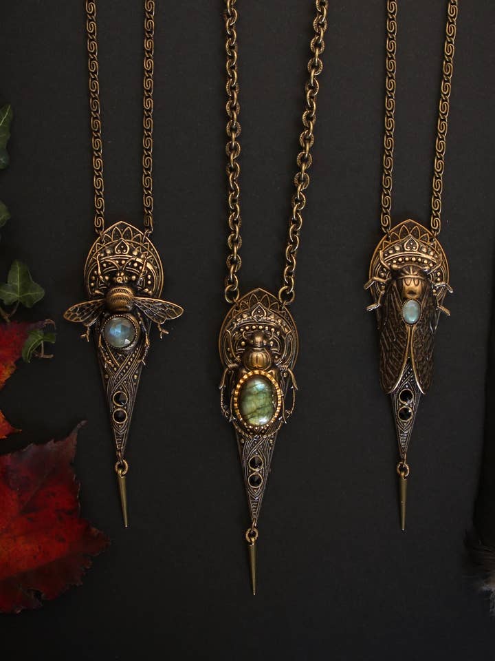 The Wing Counsel Halskette: Stachel-Design für den Großhandel von Trollbinde