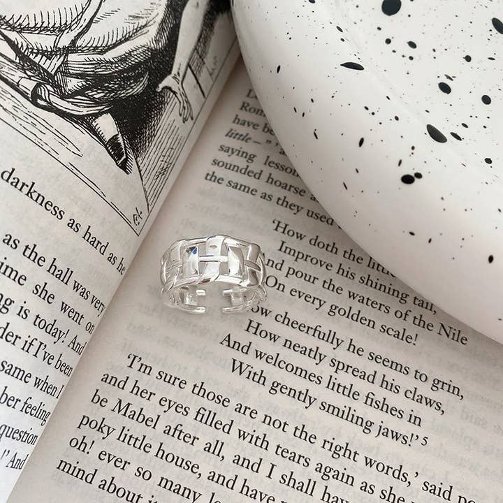 Gemscape UK – wholesale Band/Stackad Ring – Silver öppen pekfingerring bred ihålig flätad mode2