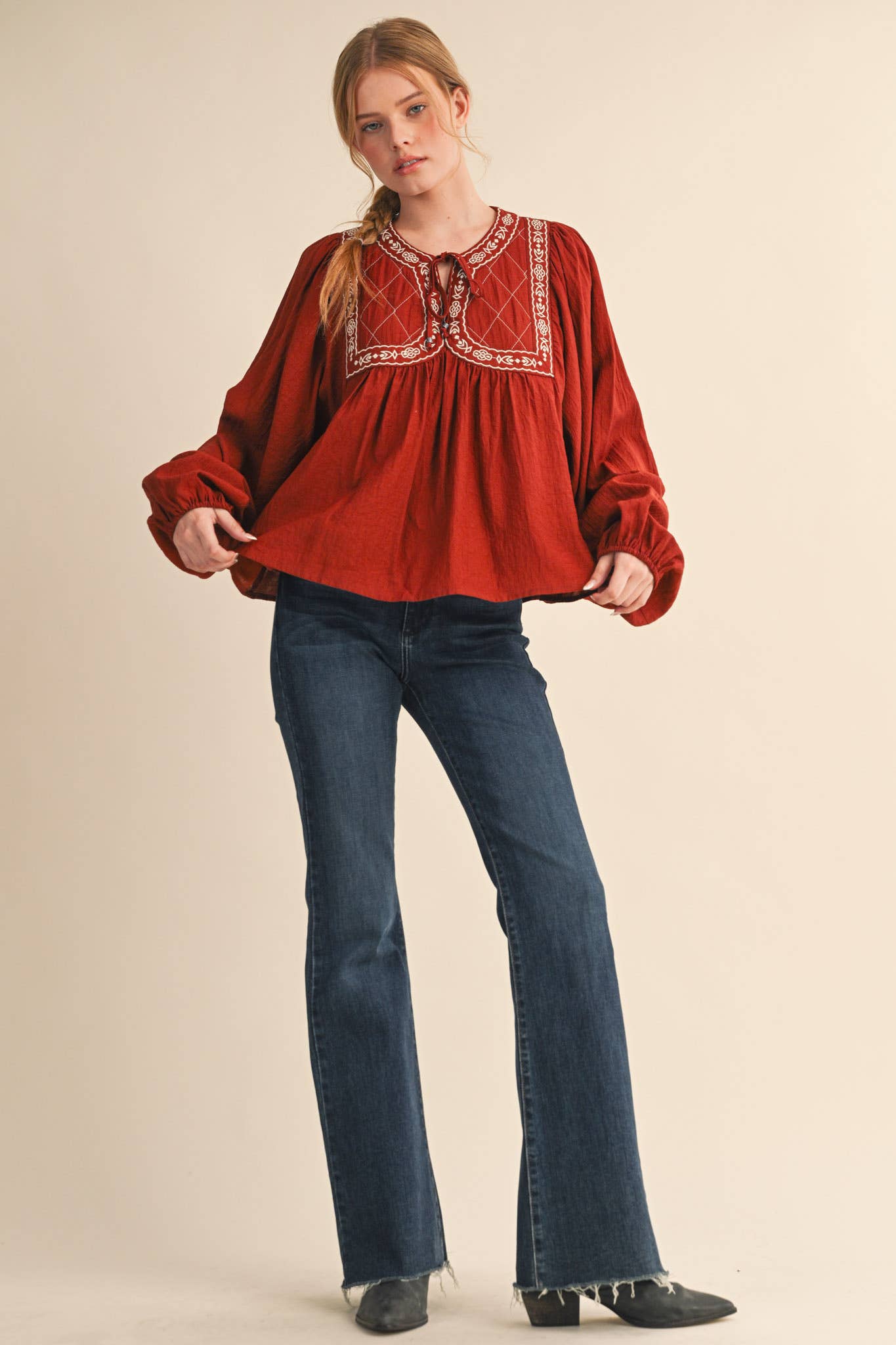 &MERCI - Vendita all'ingrosso Camicetta - Donna - Blusa con maniche a palloncino e rifiniture ricamate MTP42236