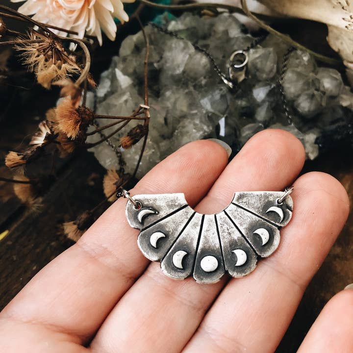 Collier Phase Lune en Argent Sterling pour la vente par Farmhouse Moon