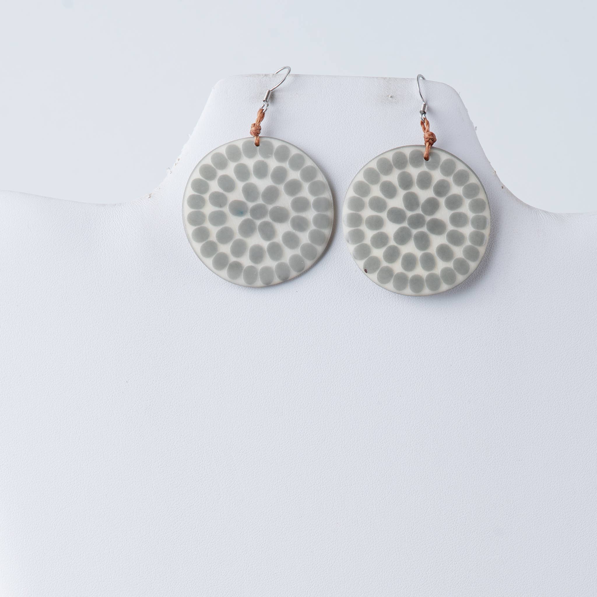 TaguArtsy - Vendita all'ingrosso Orecchini pendenti - Orecchini in Tagua Incisi a Punti11