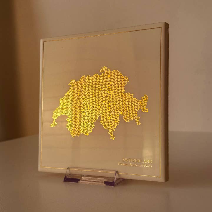 Fajansplatta - Schweiz i guld med inskription / Thomas Bertrand Paris för wholesale av Thomas Bertrand Paris
