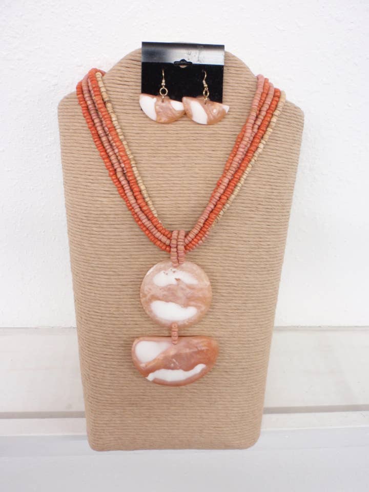 PERLAS ANARANJADAS CON DOS RESINAS JASPEADAS REDONDAS Y SEMICIRCULARES para venta al por mayor de International Duru's