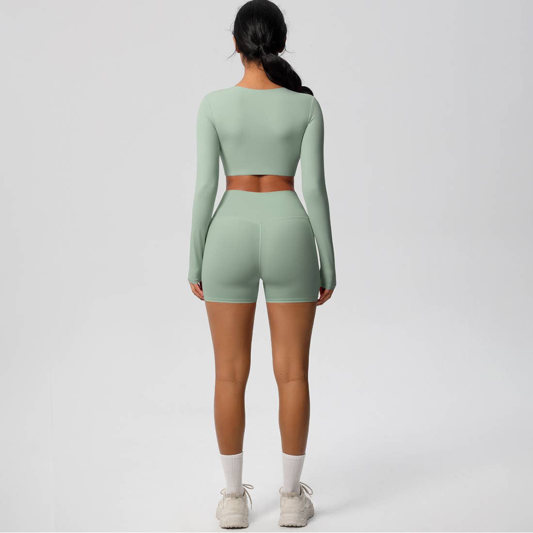 Sodalemon – Engroshandel Activewear-sæt – til kvinder – Kvinder Højtaljet Yogasæt: Langærmet Top + Shorts med Lommer20