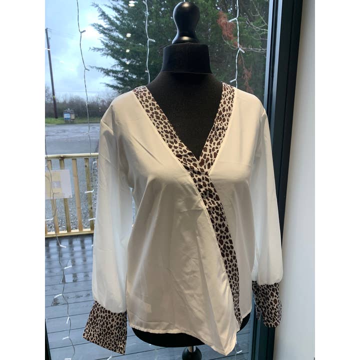 B.Boutique – wholesale Blouse – Women’s – Leopard print trim top7