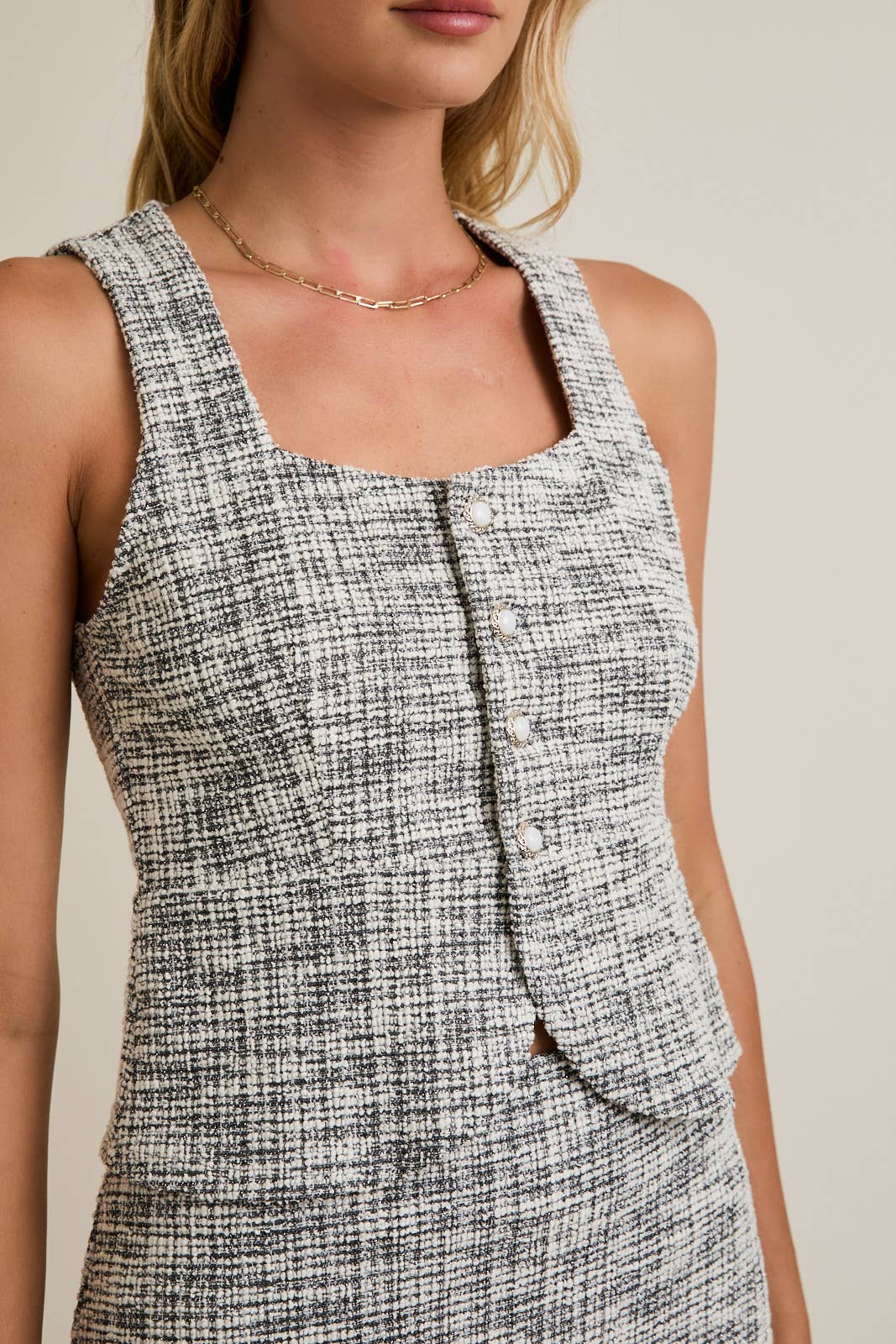 NOIR-BLANC HAUT SANS MANCHES EN TWEED À BOUTONS en vente sur Faire5