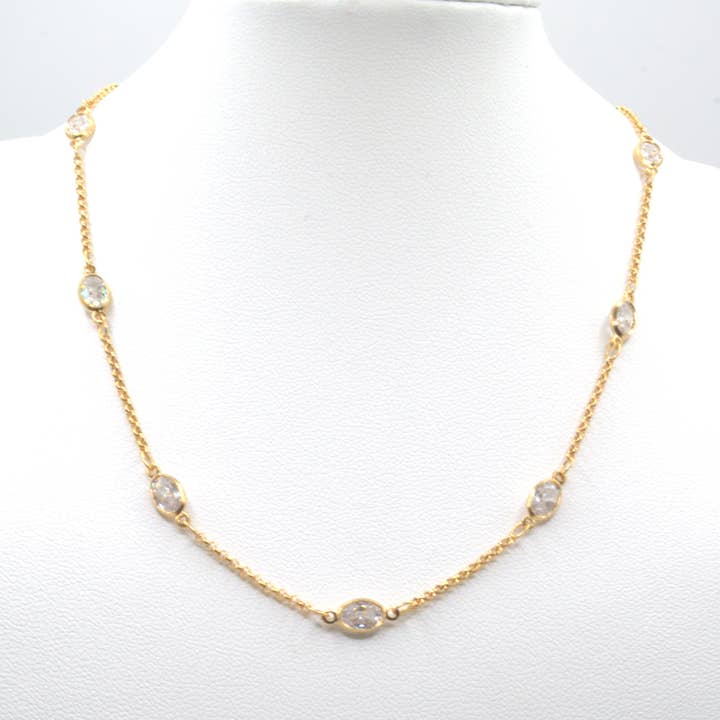 Collier ras du cou avec CZ ovale pour la vente par Graceful Jewels co.