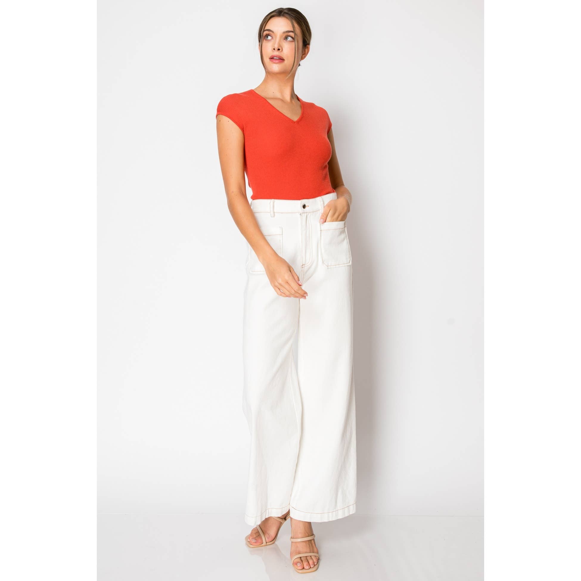 INA - Vente Chemisier – femme - Haut en maille côtelée à manches courtes et col en V1