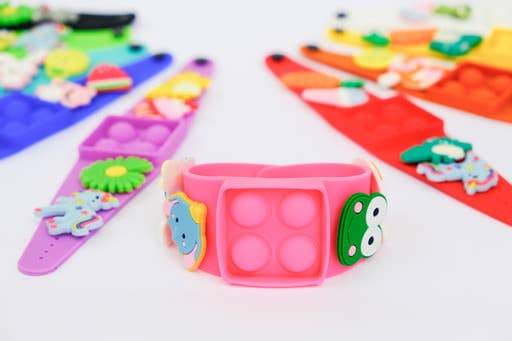 FidgyPop – wholesale Fidget toy – Kids – Pink popit fidget bracelet with 4 FREE charms3