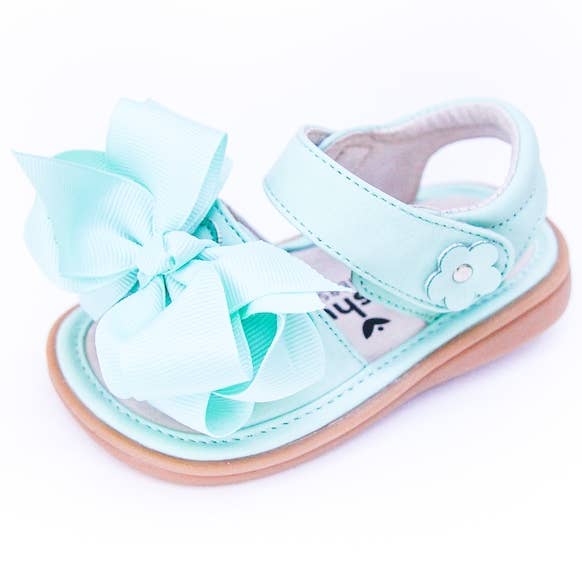 Mooshu Trainers – Großhandel Sandalen – Kinder – Ready Set Bow Sandalen - Quietschende Schuhe für Mädchen4