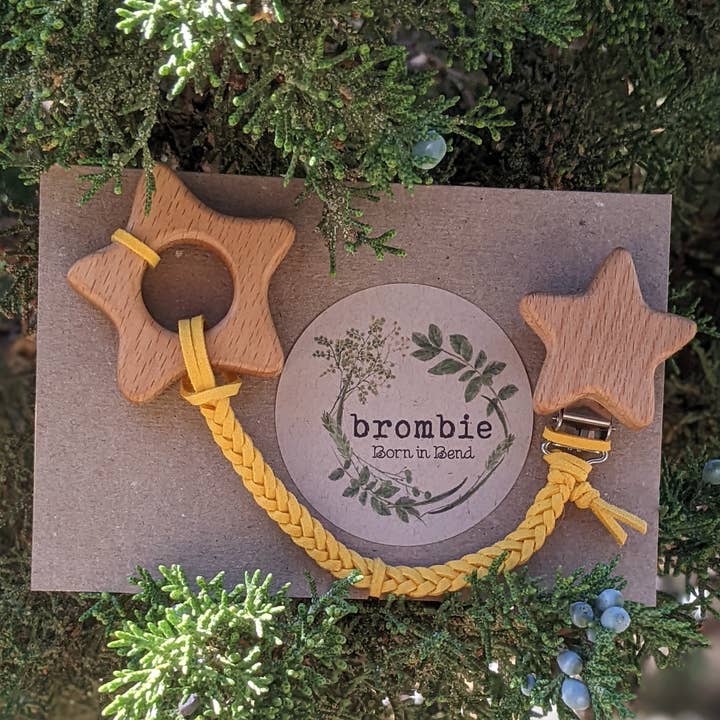 Brombie - Wholesale Teether (Not Clip-On) - Baby - Faux leather clip with wood teether & matching attachment0