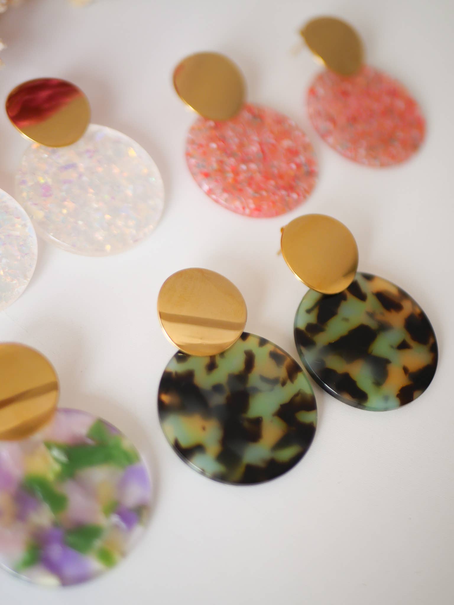 Azeria Création - Venta al por mayor Pendientes colgantes - Pendientes Pia con gancho de acero inoxidable y hebilla de acetato5