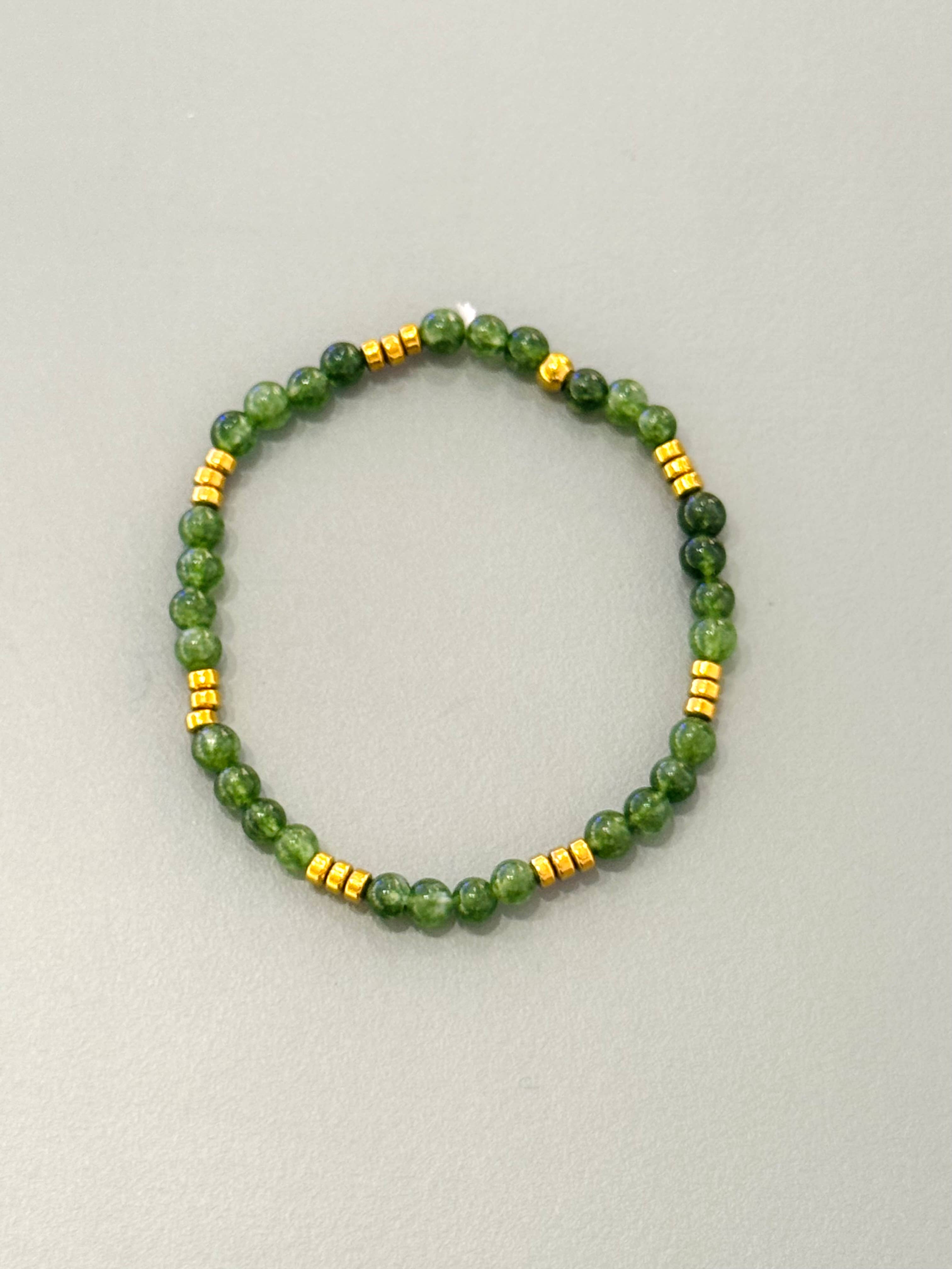 Cassette Barcelona – Engroshandel Perlearmbånd – Aloa elastisk sommerarmbånd med mineralsten7