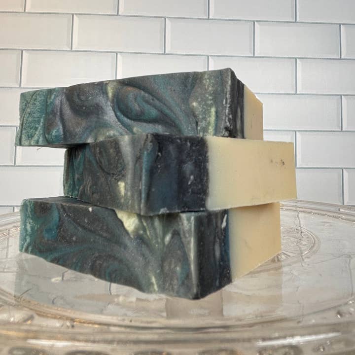 Holladaycandleco - Venta al por mayor Pastillas de jabón - Hombre - Jabón de proceso en frío para hombres de cedro ahumado y musgo helado