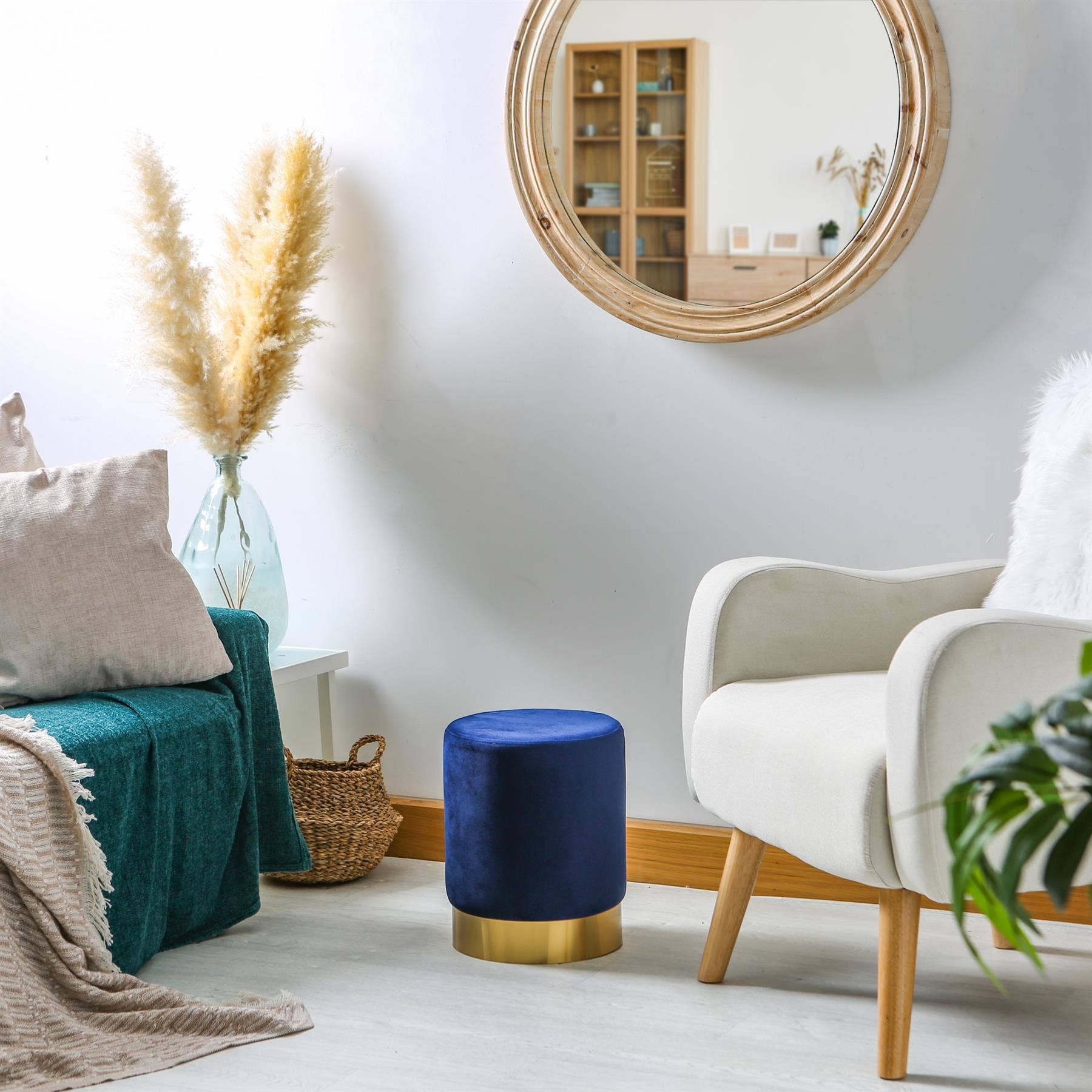 Rinkit Ltd – Großhandel Hocker – Runder samtbezogener Hocker als Fußbank – 29 cm Durchmesser x 36 cm Höhe – von Harbour Housewares1